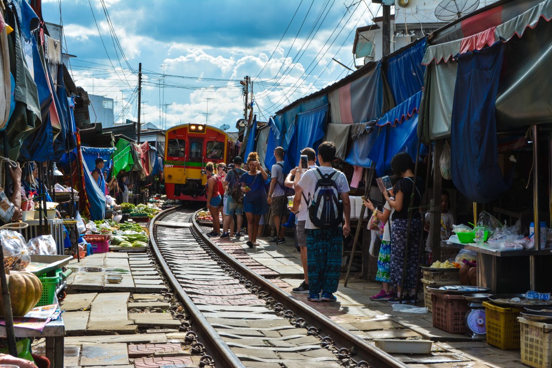 タイのメークローン鉄道市場