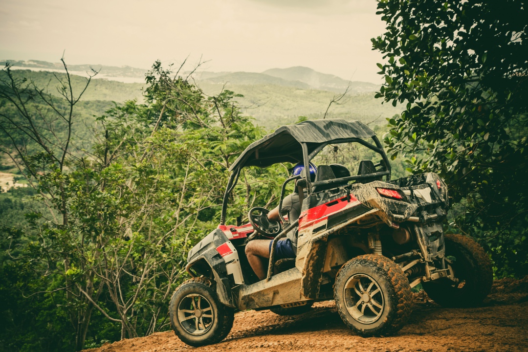タイ、パタヤでATV（バギー）ライド