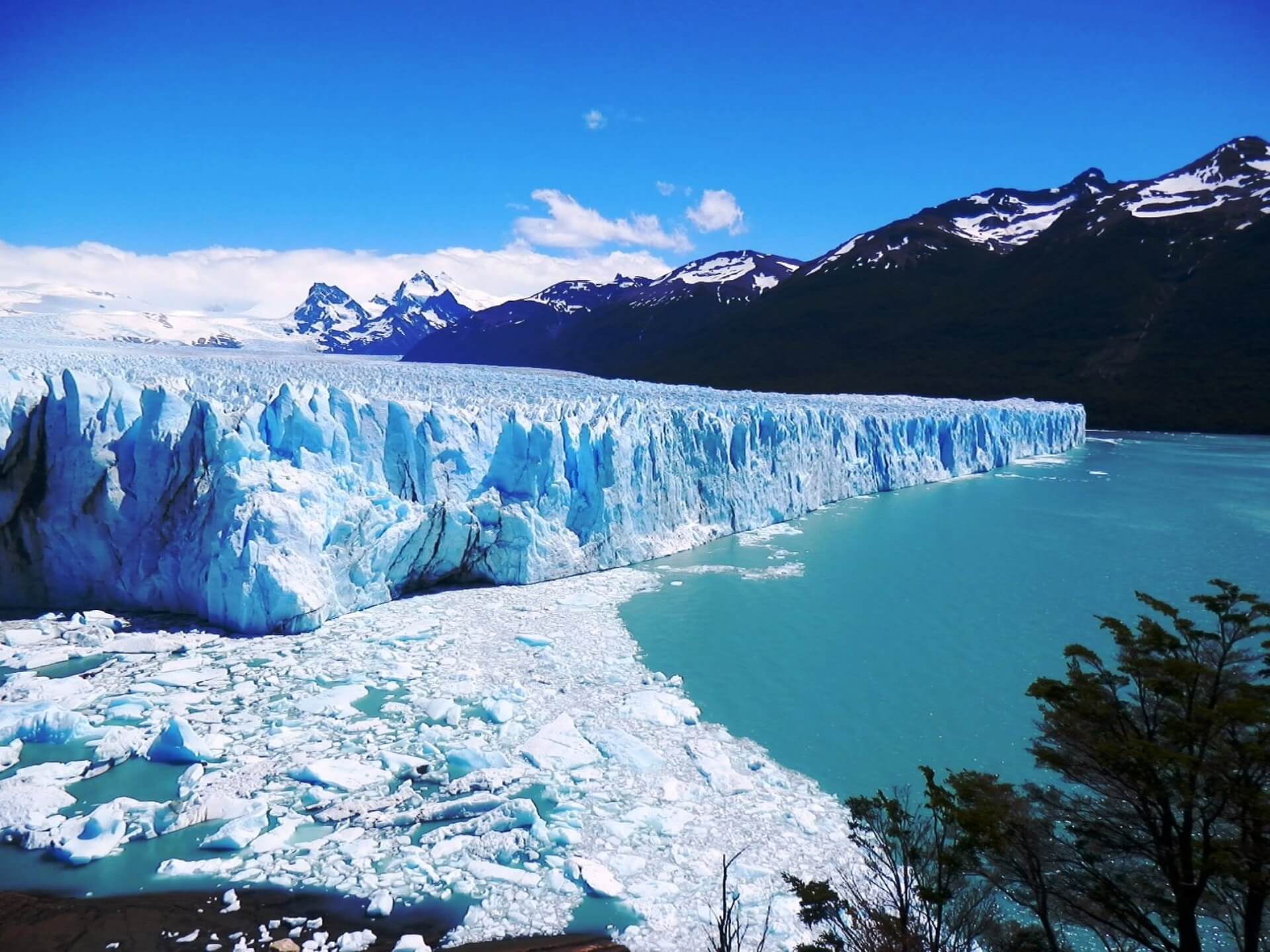 アルゼンチン南部のパタゴニア地方に位置するペリト・モレノ氷河