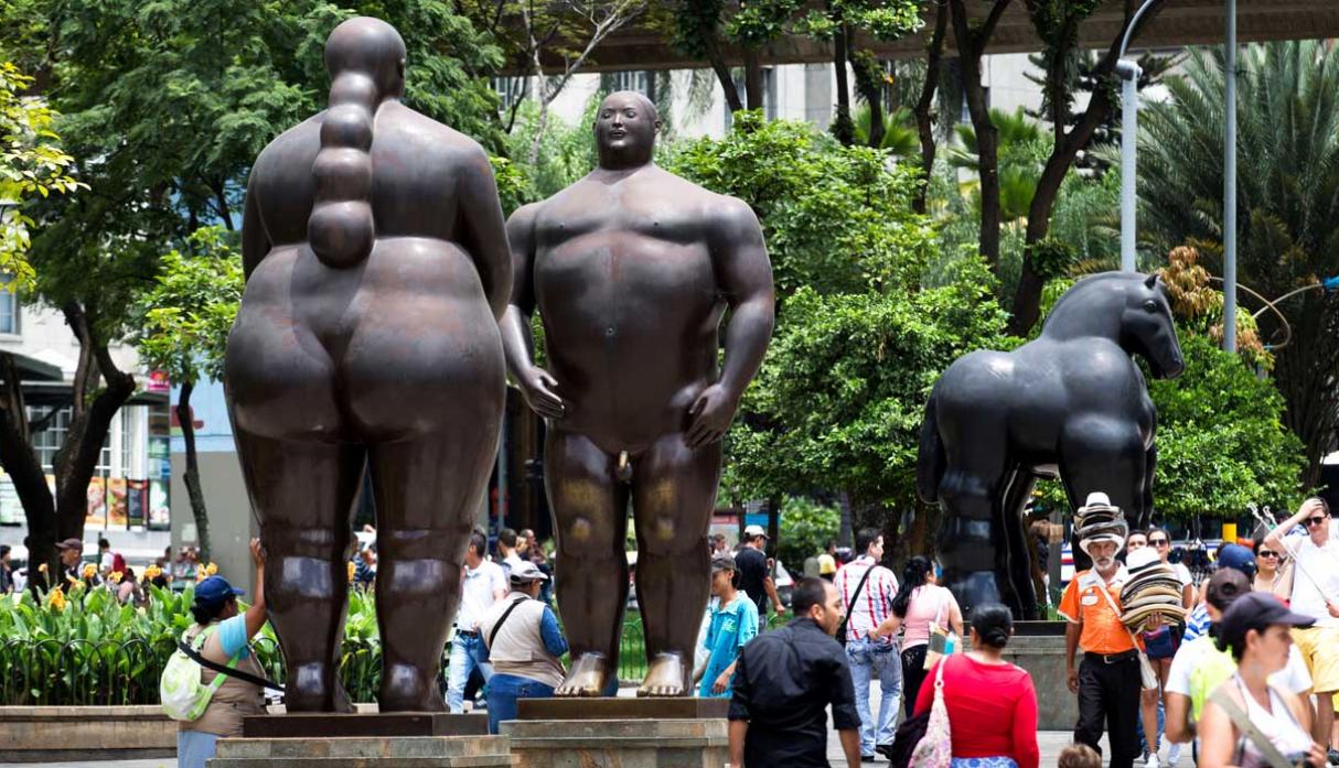 コロンビアのメデジン、ボテロ広場（Plaza Botero）の彫刻