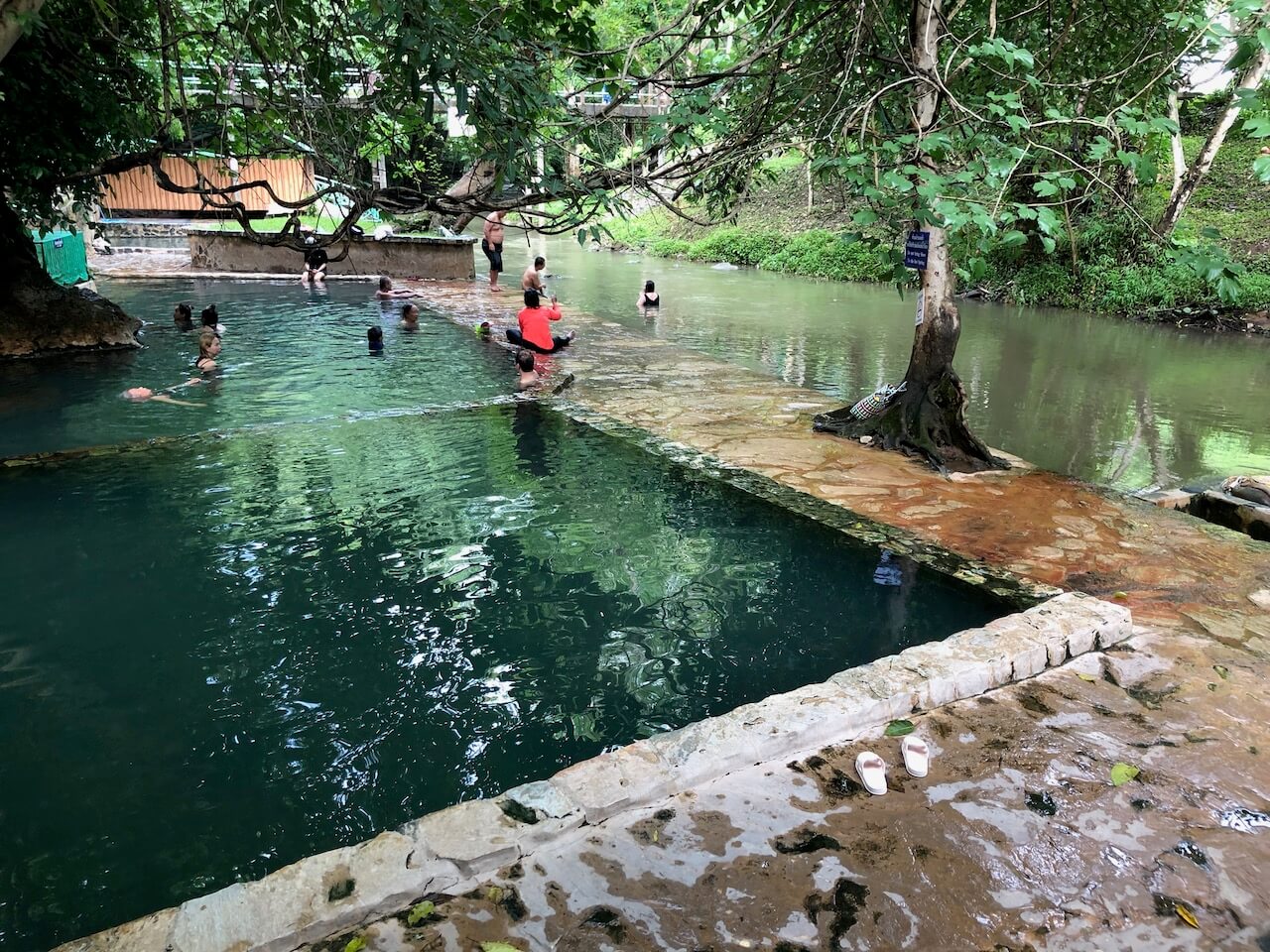 タイのカンチャナブリにあるヒンダート温泉
