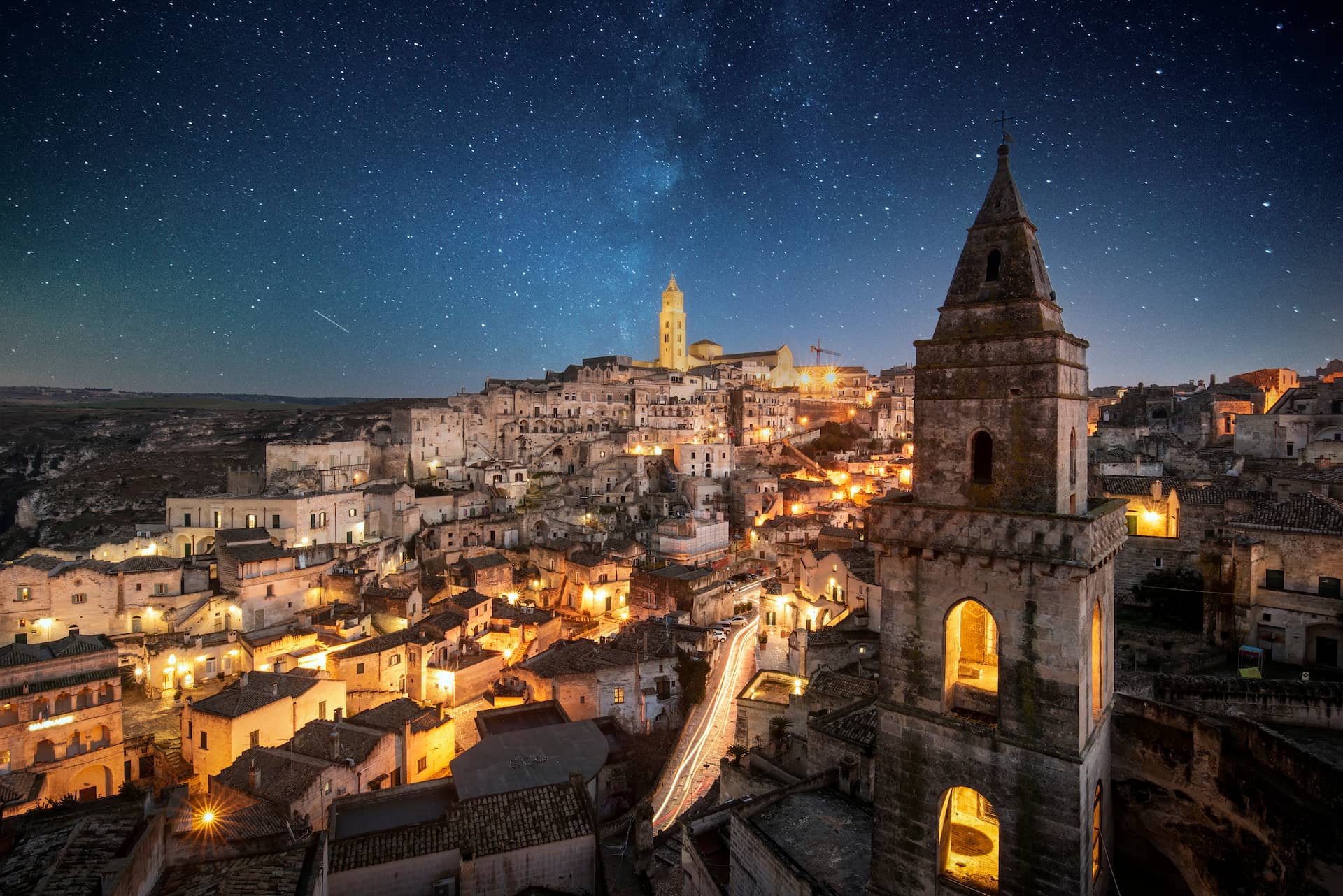 イタリア　マテーラの洞窟住居の夜景