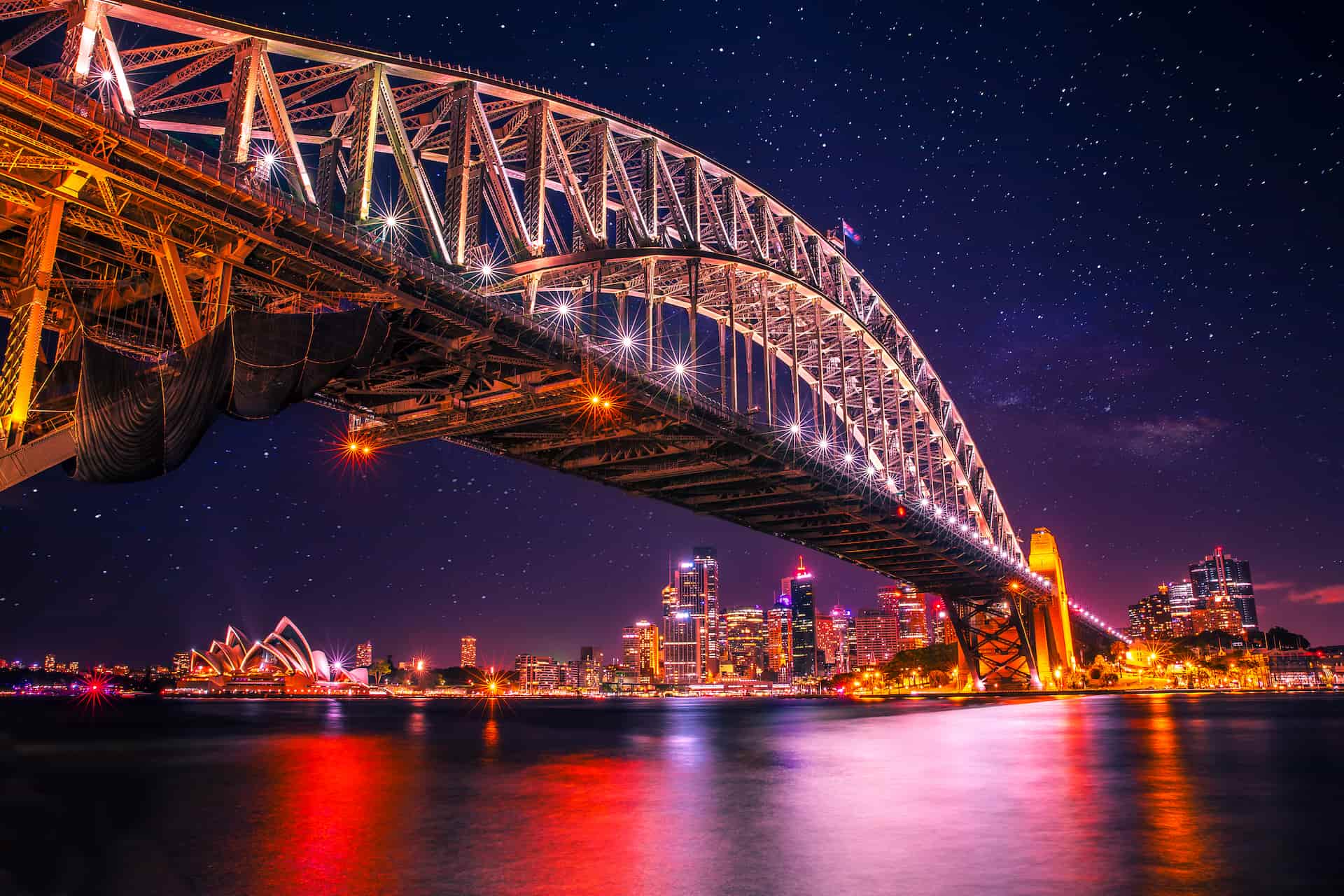 オーストラリアのシドニーにあるハーバーブリッジの夜景