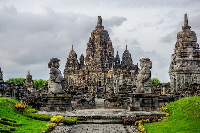 インドネシアのプランバナン寺院-インドネシアプランページ