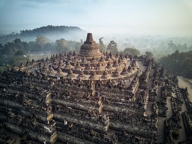 インドネシアのボロブドゥール寺院-インドネシアプランページ
