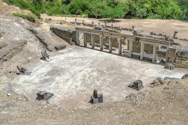 ギリシャのアンフィアレイオン遺跡-ギリシャプランページ