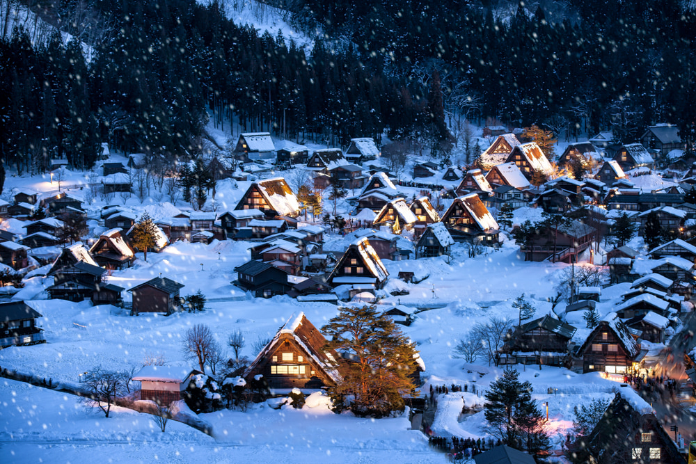 日本の白川郷の冬景色