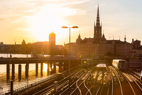 スウェーデンのストックホルムを走る電車