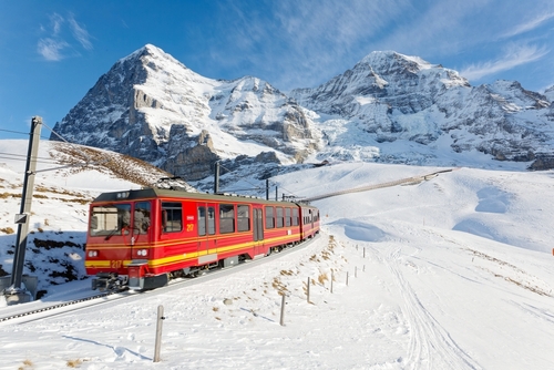 スイスのユングフラウヨッホ行きの列車